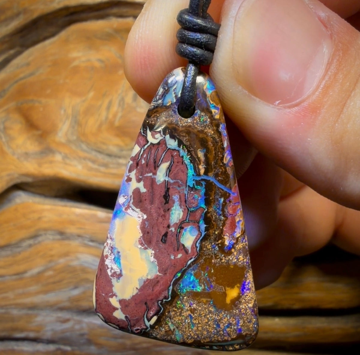 Collier en opale boulder du Queensland, style tribal, percé, 39 x 22 mm