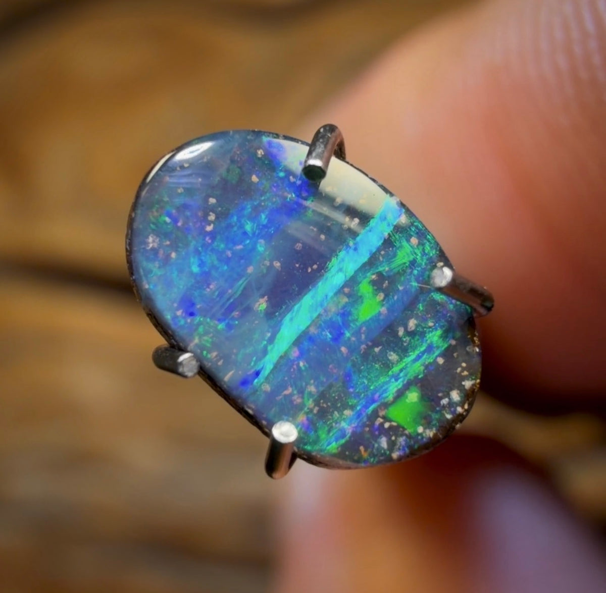 0.85cts - Queensland Boulder Seam Opal from Winton. Australian Opal