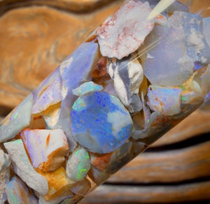 111,3 ct – Opalfläschchen aus Lightning Ridge