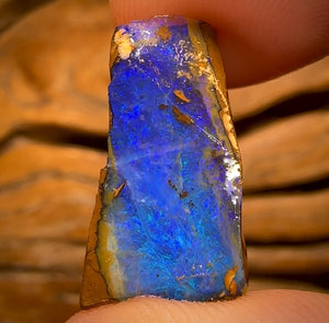 Bargain Card! 11.4cts - Queensland Boulder Seam Opal Rough Piece