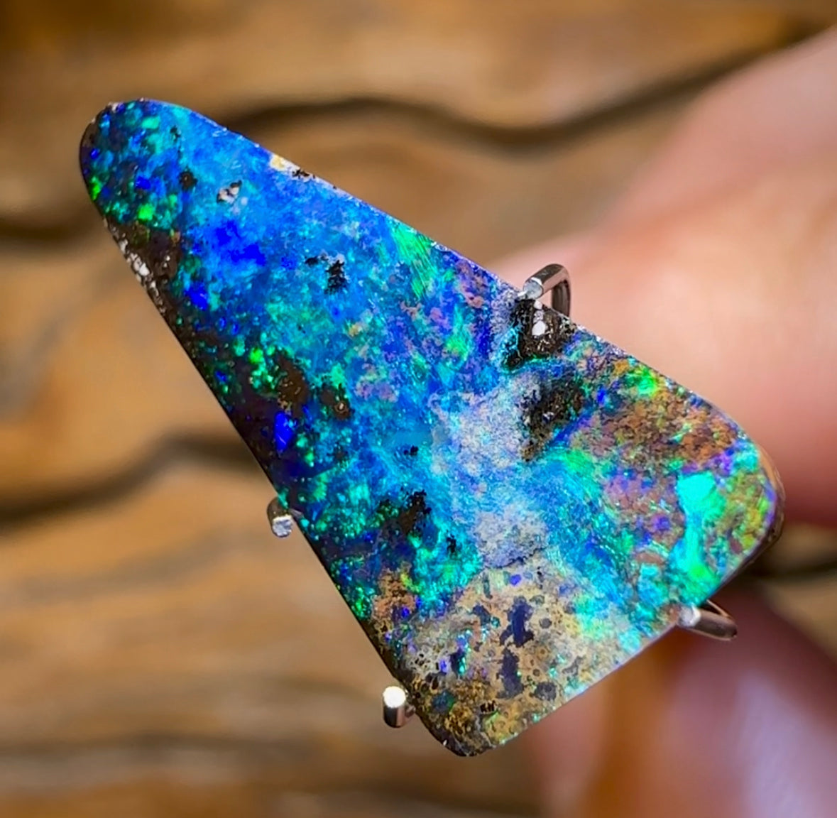 3.4cts - Queensland Boulder Opal from Winton. Reef Pattern - Opal Whisperers