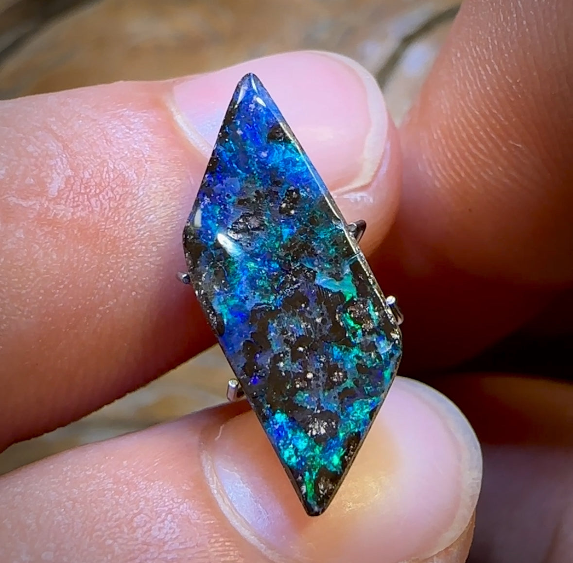 5.2cts - Queensland Boulder Seam Opal. Reef Pattern!