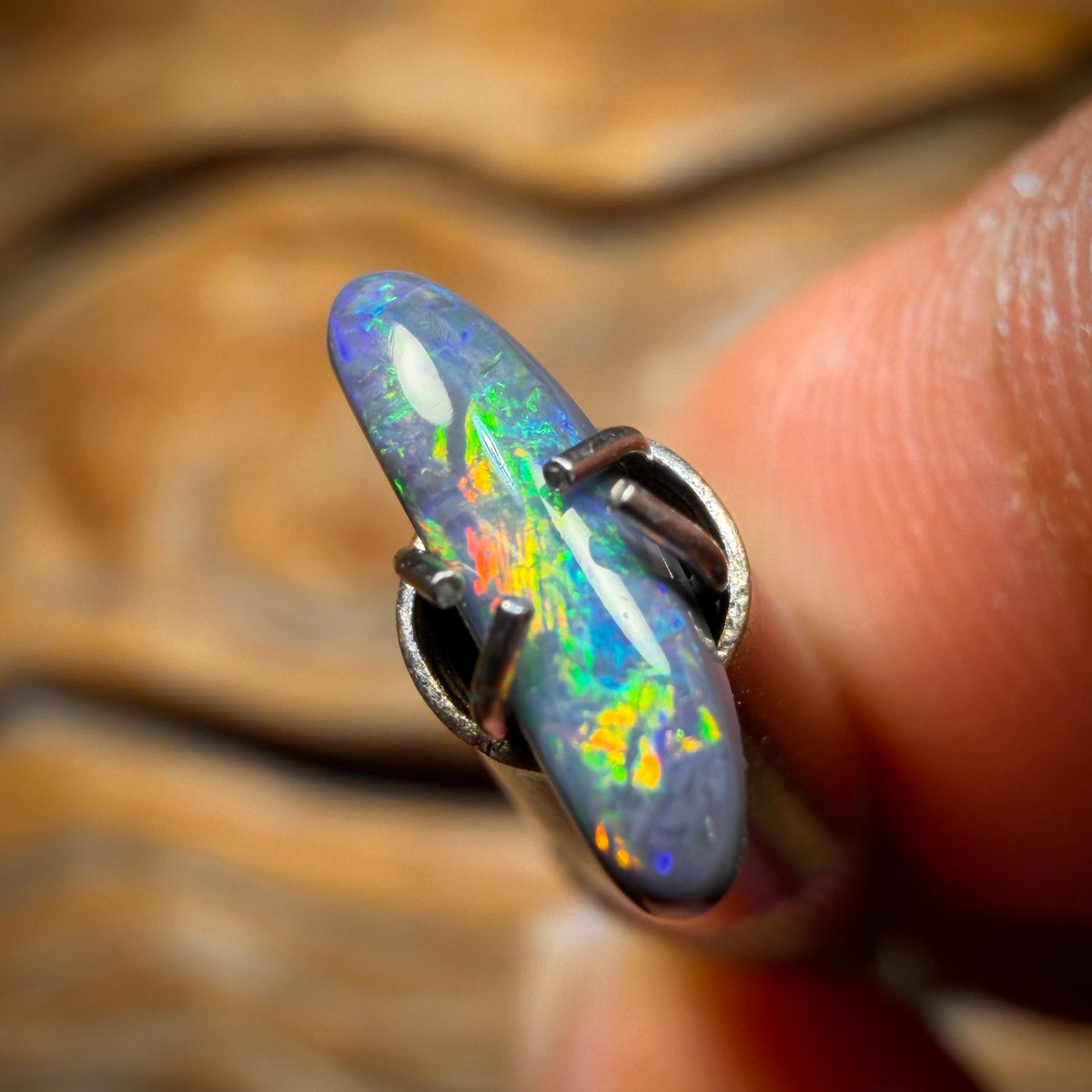 🔨 AUCTION 🔨 0.15cts - Lightning Ridge Red on Black Opal