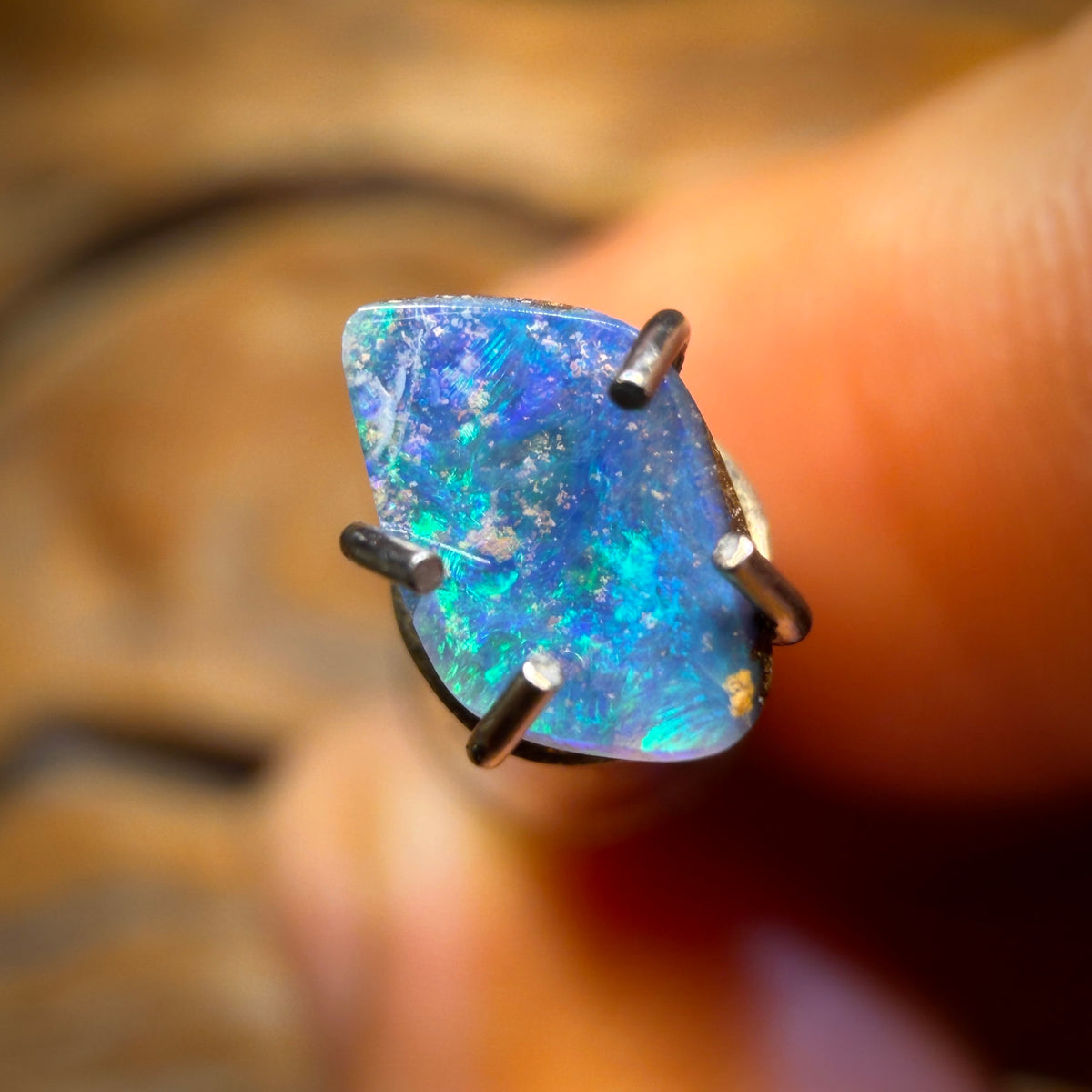 📣 OPALFEST 🔨 AUCTION 🔨 No Reserve 0.35cts - Australian Boulder Seam Opal from Queensland