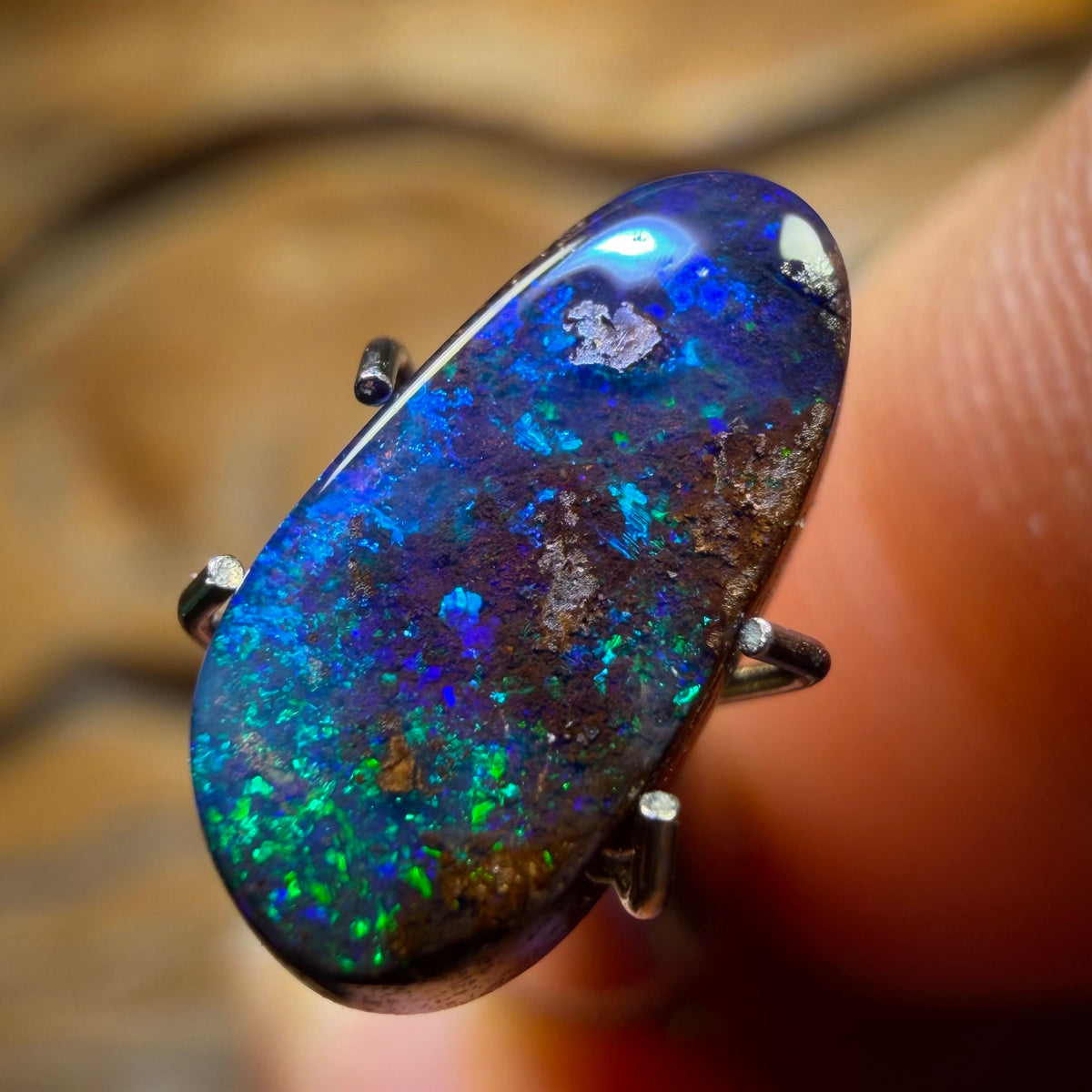 1.9cts - Queensland Boulder Seam Opal. Australian Opal