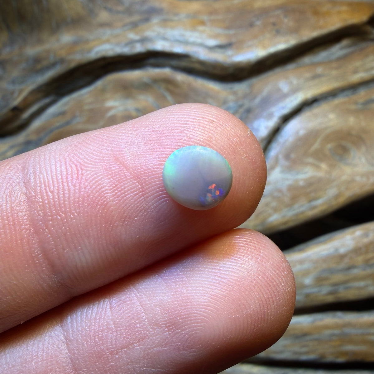 0.95cts - Dark Opal from Lightning Ridge