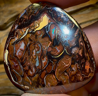 108,7 cts - Grande opale boulder tribale du Queensland provenant de Koroit