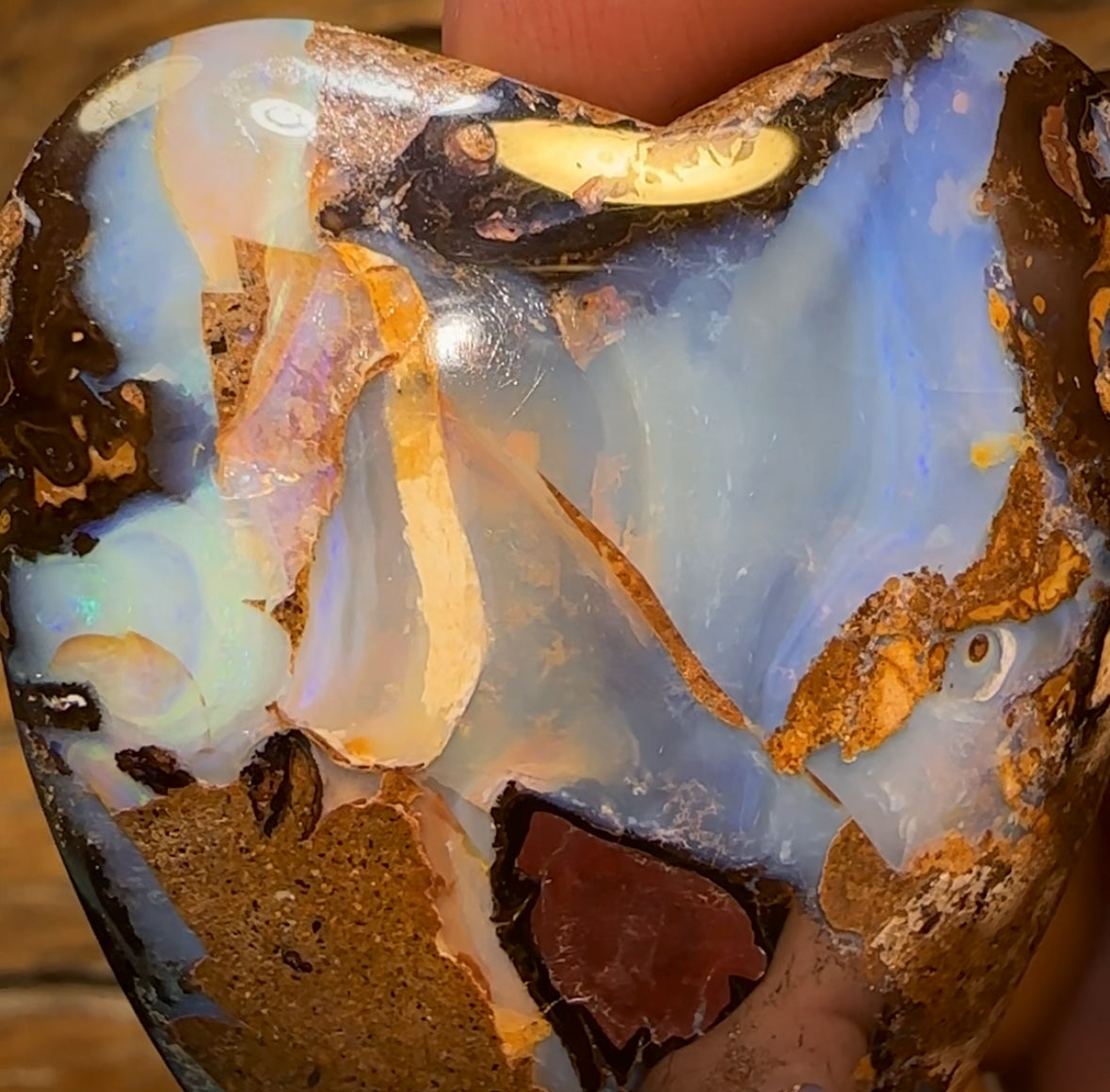 146.8cts - HEART SHAPED Australian Boulder Opal from Yowah