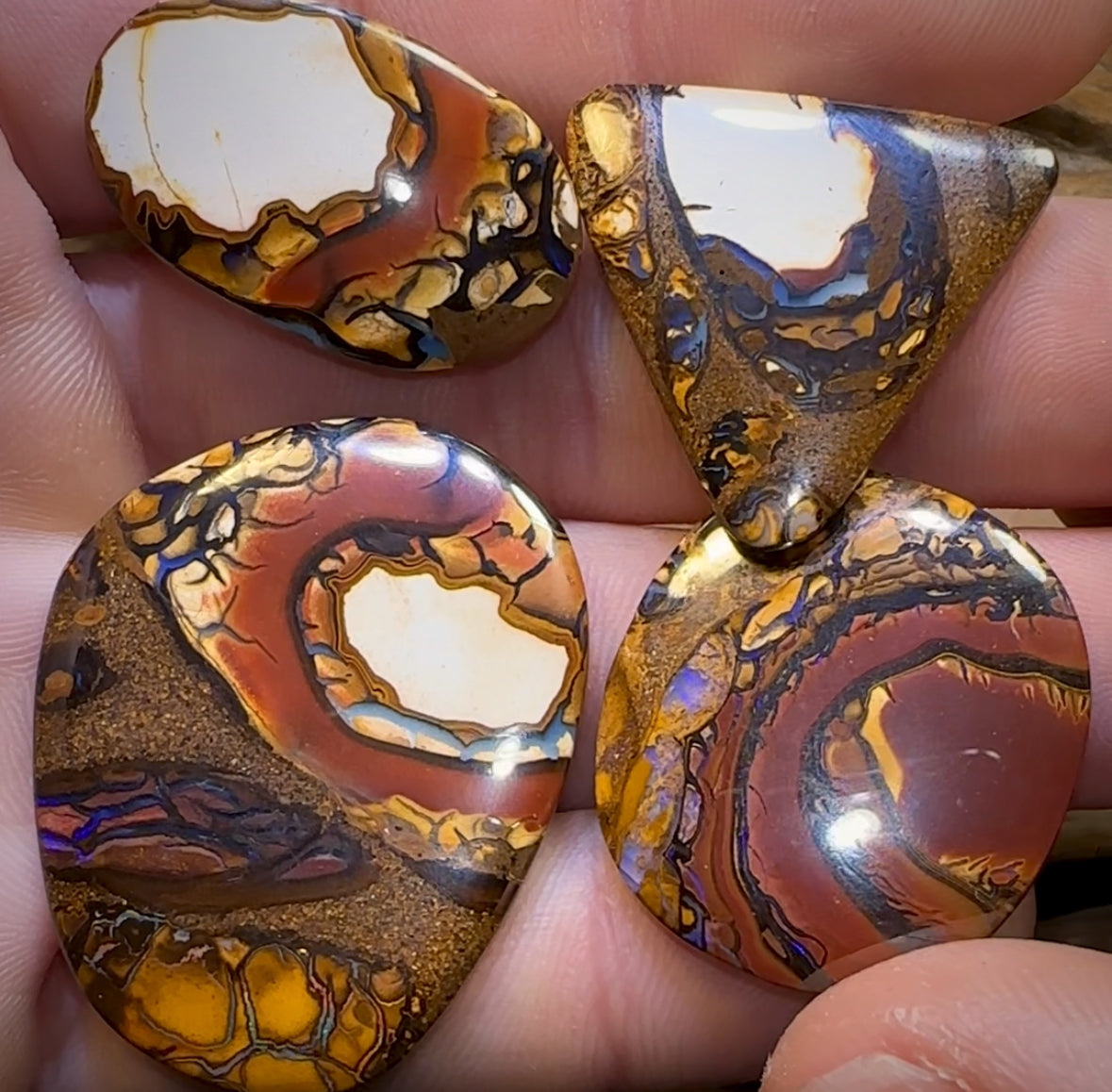 🔒 122,8 cts - Lot de 4 opales boulder tribales du Queensland. Conglomérat de noix de Yowah - Bonne affaire