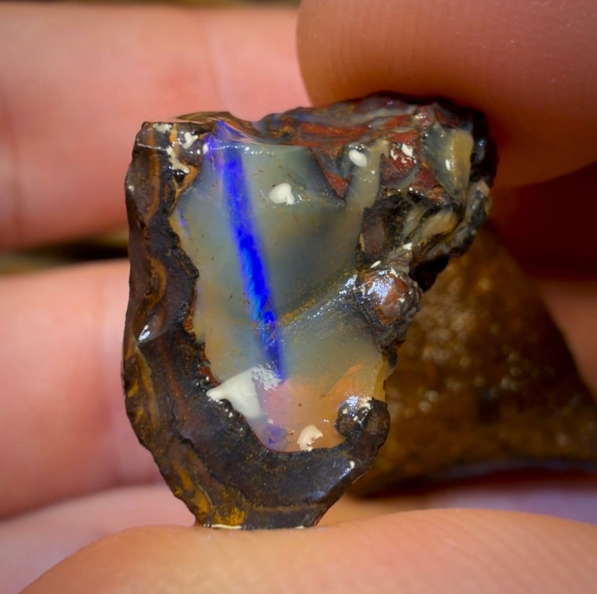42,4 ct – 2 seltene, rohe Yowah-Nuss-Kristallopale im Zentrum