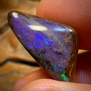 17.9cts - watch video see flash Large Australian Boulder Seam Opal