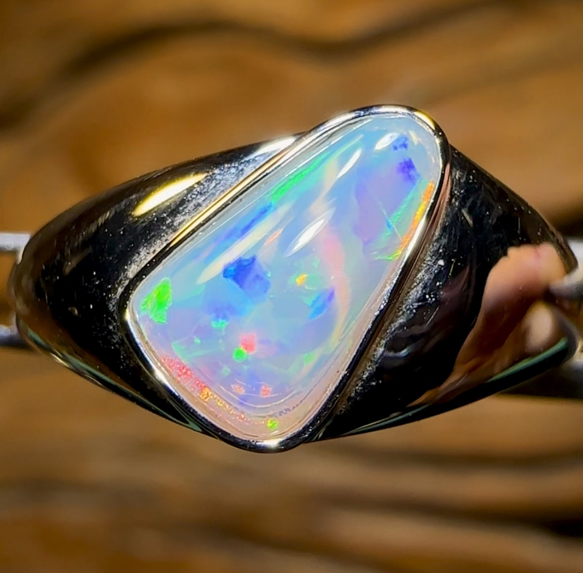 Auction Fall-Through = Your Gain! 🔥 Now 50% Off RRP 🚨  14k White Gold - Solid South Australian Crystal Unisex Opal Ring