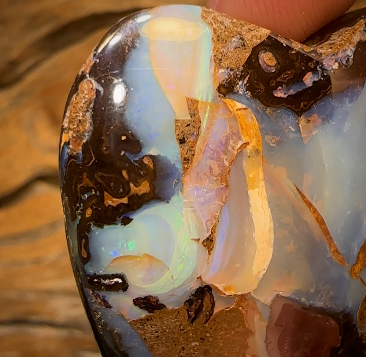 146.8cts - HEART SHAPED Australian Boulder Opal from Yowah
