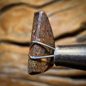 3,4 ct – Versteinertes Holz Ersatz-Boulder-Opal aus Yowah