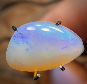 1.6cts - Solid Australian Boulder Pipe Crystal Opal. BARGAIN