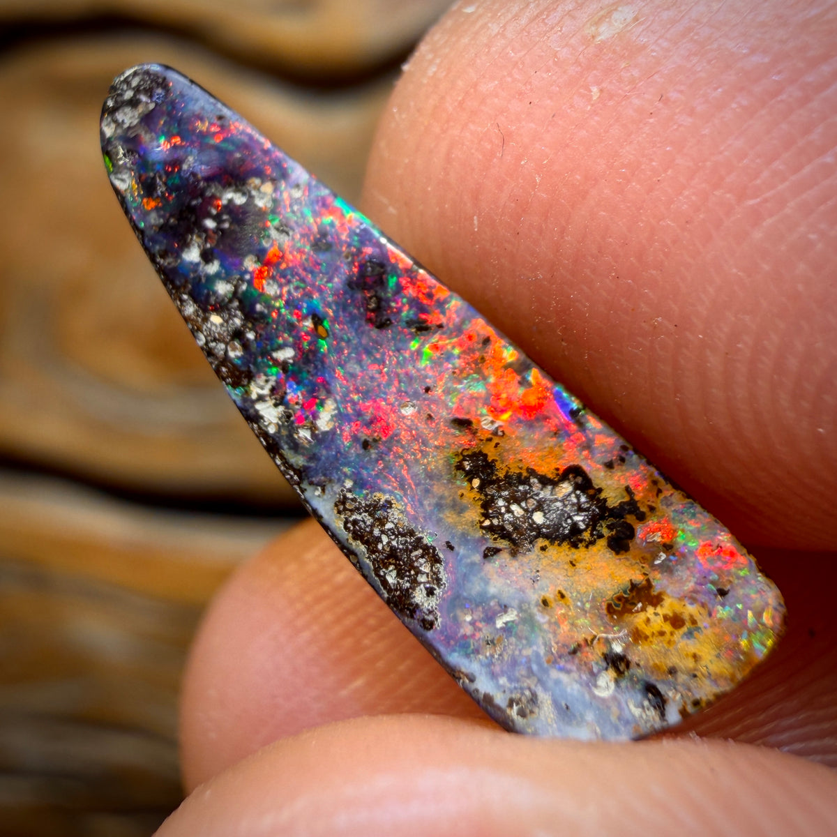 6,4 ct - Paire d'opales australiennes Boulder Seam avec des reflets rouges multicolores