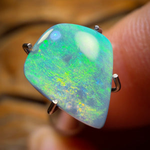 1,5 ct – Dunkler Opal aus Lightning Ridge