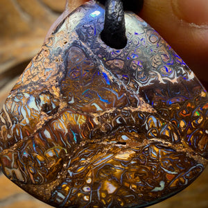 27 x 29mm - Gebohrte Tribal Queensland Boulder Opal Halskette