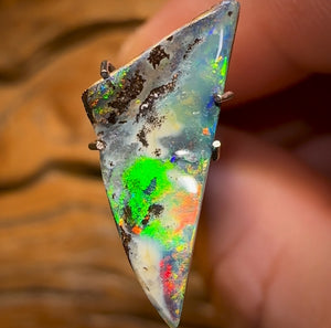 2.45cts - Great Colour and Pattern Queensland Boulder Seam Opal