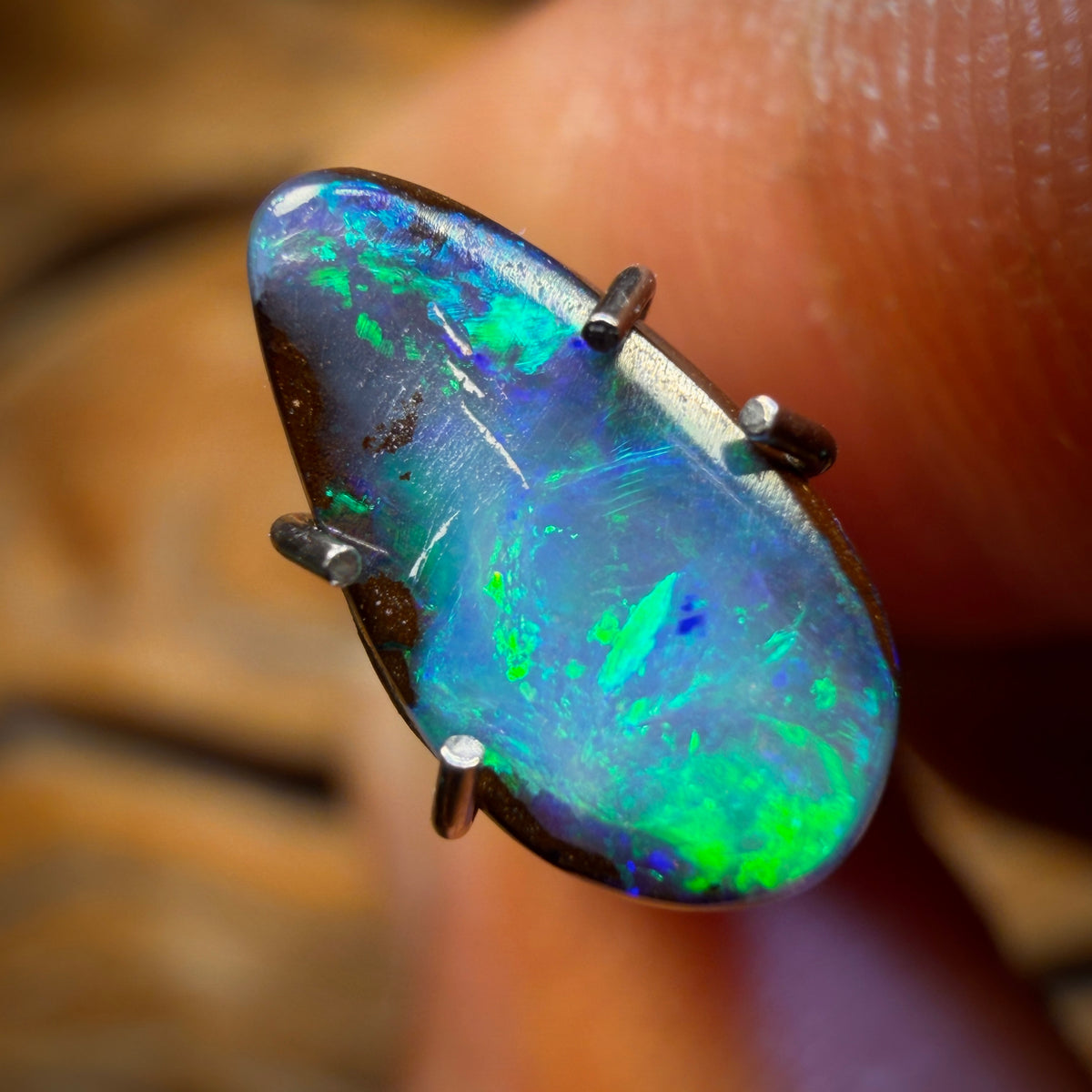 0.9cts - Queensland Boulder Seam Opal. Australian Opal