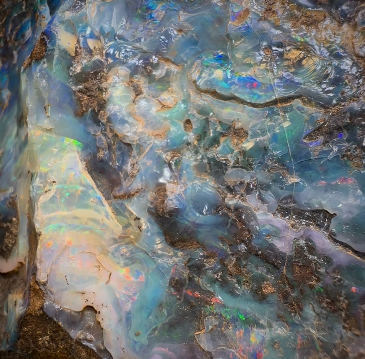 961.1g - HUGE Queensland Boulder Seam Opal Rough Specimen