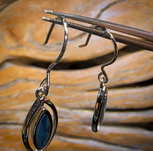 Ohrhaken aus Sterlingsilber mit australischem Boulder-Opal-Doublet