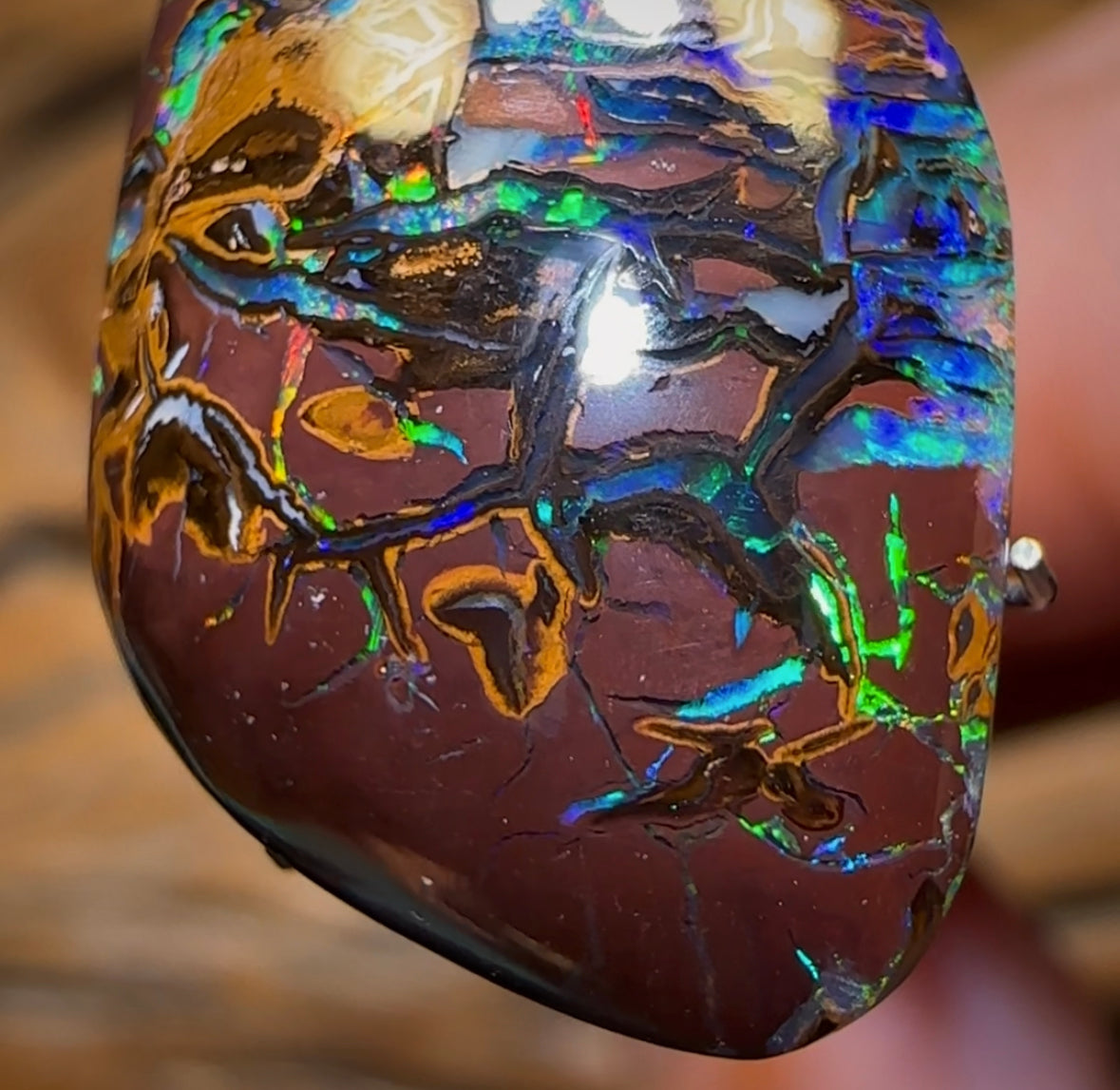 14,9 carats - Opale Boulder du Queensland de Koroit, de couleur tribale supérieure et électrique
