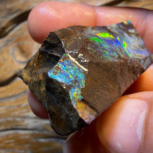 207cts - Top Queensland Boulder Seam Opal Rough Piece. Natural Split
