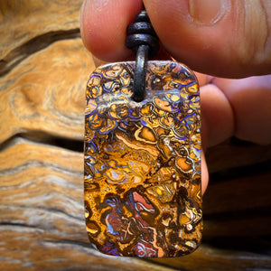 35 x 22 mm – Gebohrte Stammes-Boulder-Opal-Halskette aus Queensland