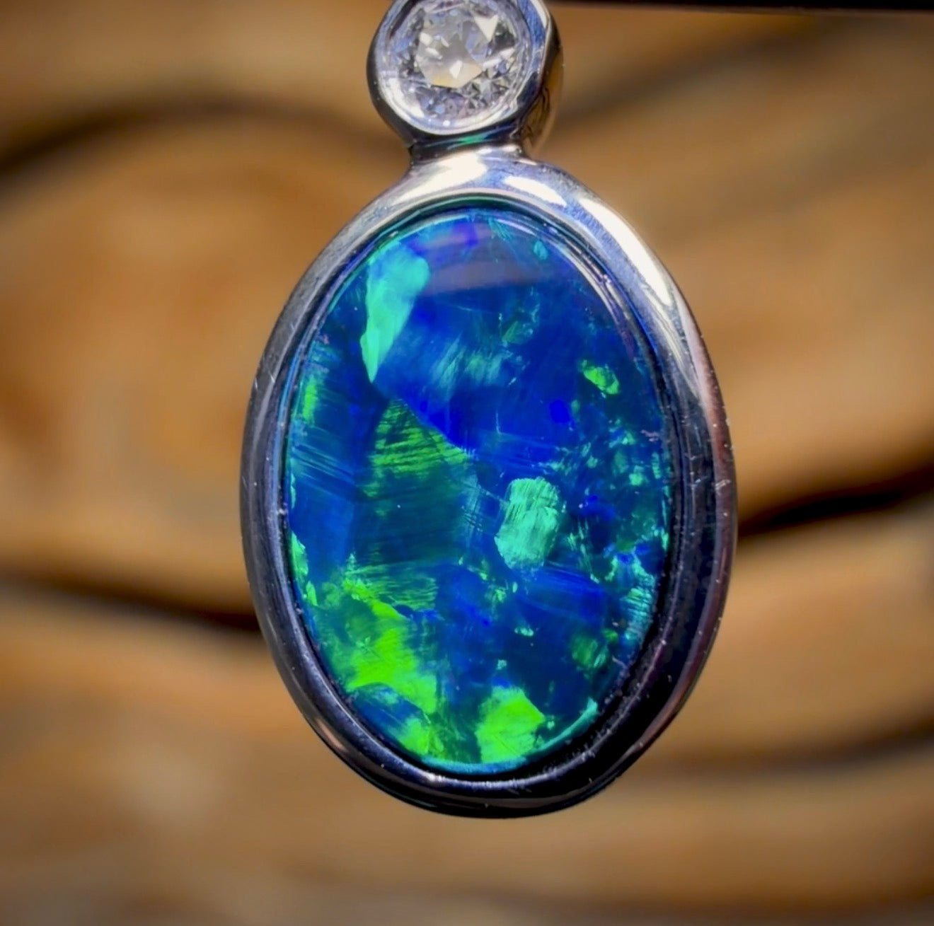 14 Karat Weißgold – Queensland Boulder Opal-Doublet-Anhänger (Schnäppchen)