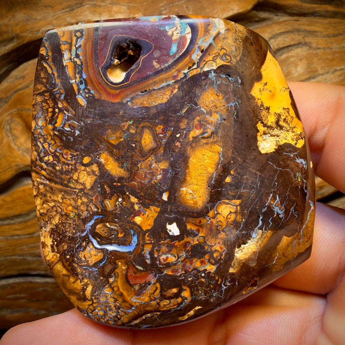 678,5 cts - Grand spécimen poli d'opale boulder australienne tribale