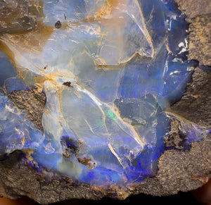 916g - HUGE Queensland Boulder Seam Opal Rough Specimen