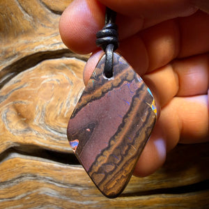 39 x 24mm - Gebohrte Tribal Queensland Boulder Opal Halskette
