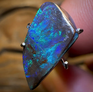 3.5cts - Magnificent Blue Queensland Boulder Seam Opal from Winton