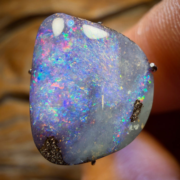 7.7cts - Queensland Boulder Seam Opal. Australian Opal