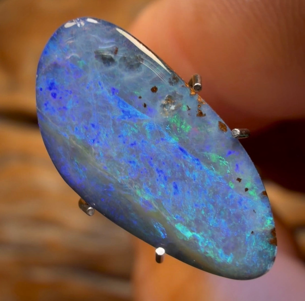 Auktion loser Opal 4,1 Karat – Queensland Boulder Seam Opal aus Winton. Australischer Opal