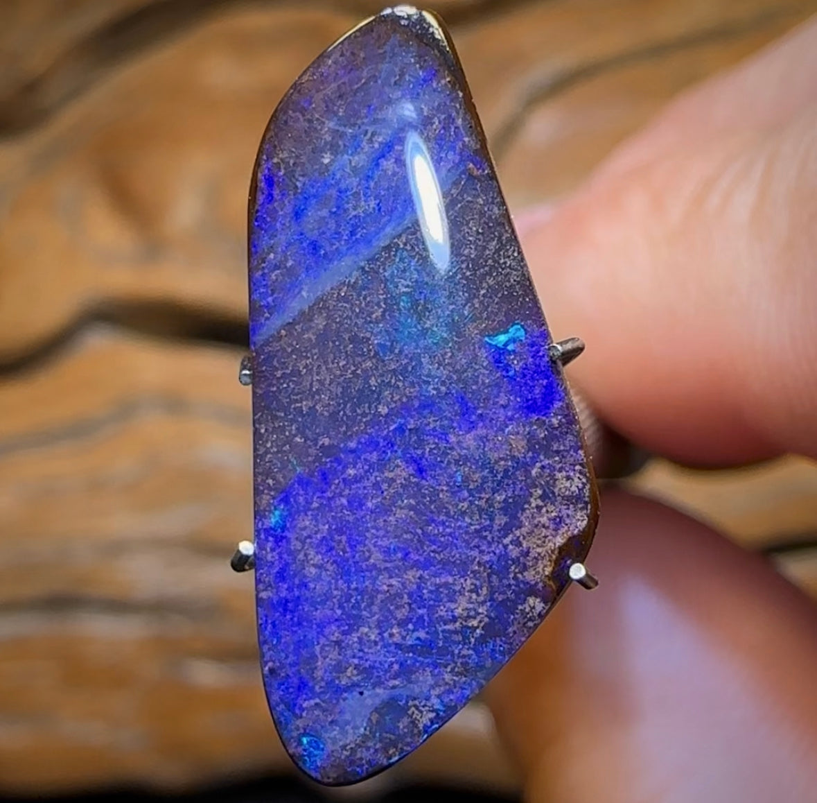 7.3cts - “Electric Purple”Queensland Boulder Seam Opal
