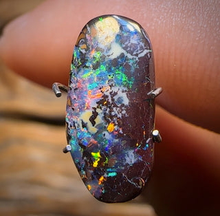 Opale boulder du Queensland, 3,5 carats, une pièce exceptionnelle. Opale australienne.