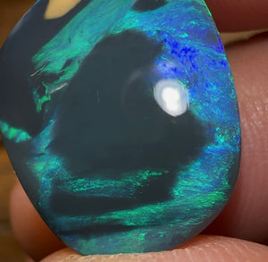 13.4cts - Black Opal from Lightning Ridge - Opal Whisperers
