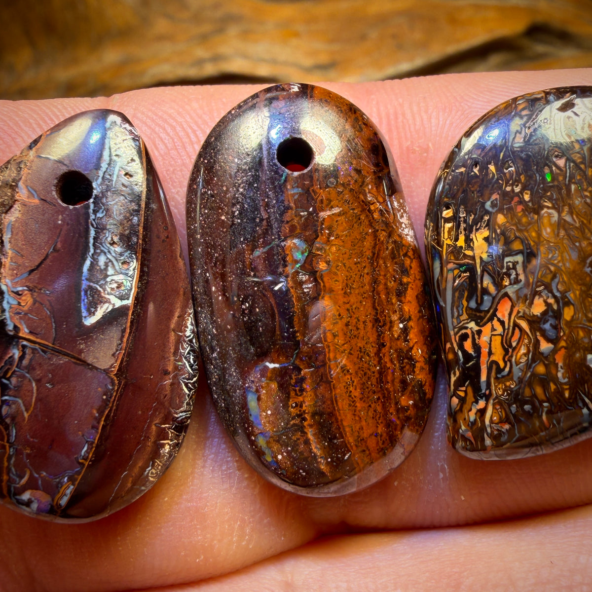 84,6ct – 3x gebohrte Queensland Boulder Opale. Günstiges Großhandelspaket