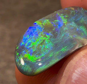 8.3cts - Solid Lightning Ridge Black Opal - Opal Whisperers