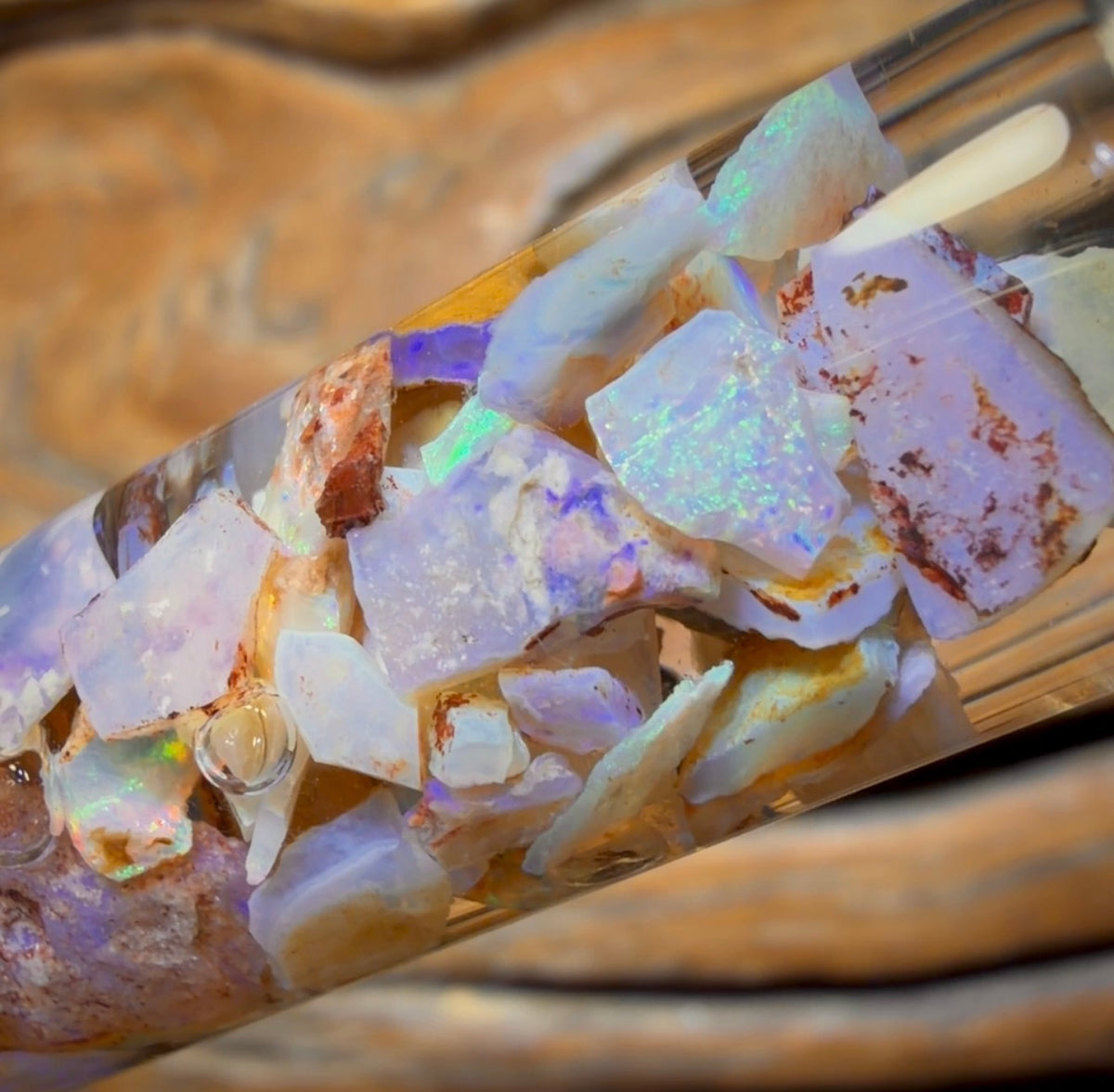 36,5 ct – Opalfläschchen aus Lightning Ridge