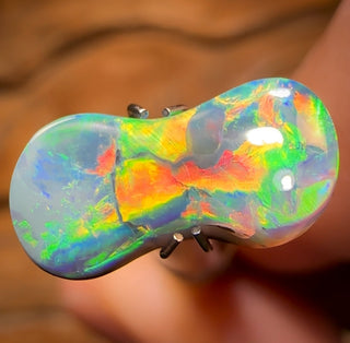 2,75 ct – „INFINITY“-Edelstein, Lightning Ridge Schwarzer Opal