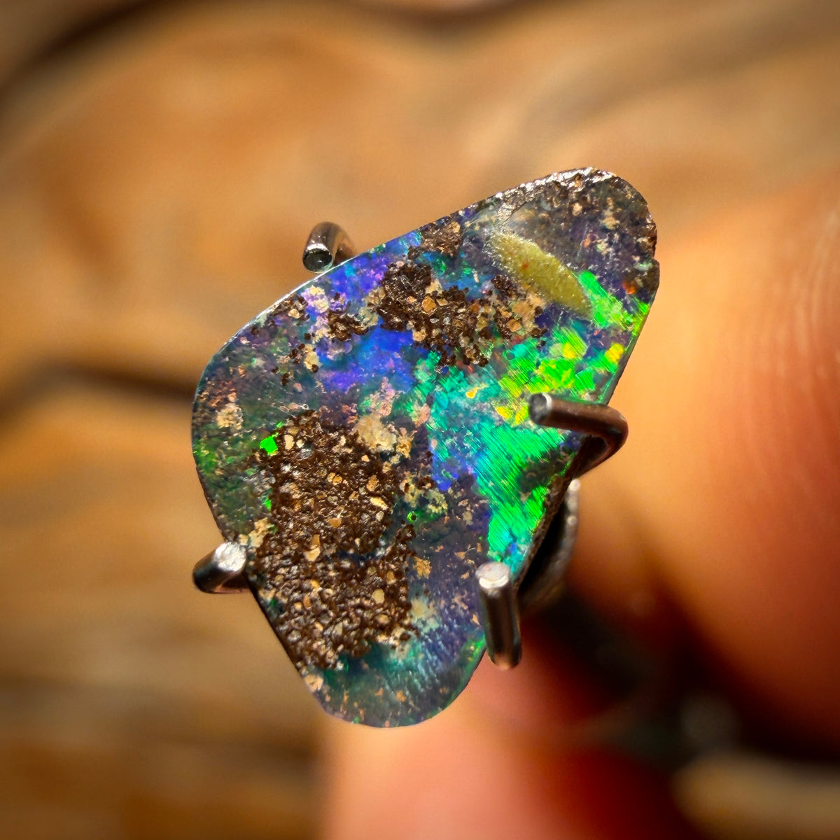 0.95cts - Queensland Boulder Seam Opal from Winton