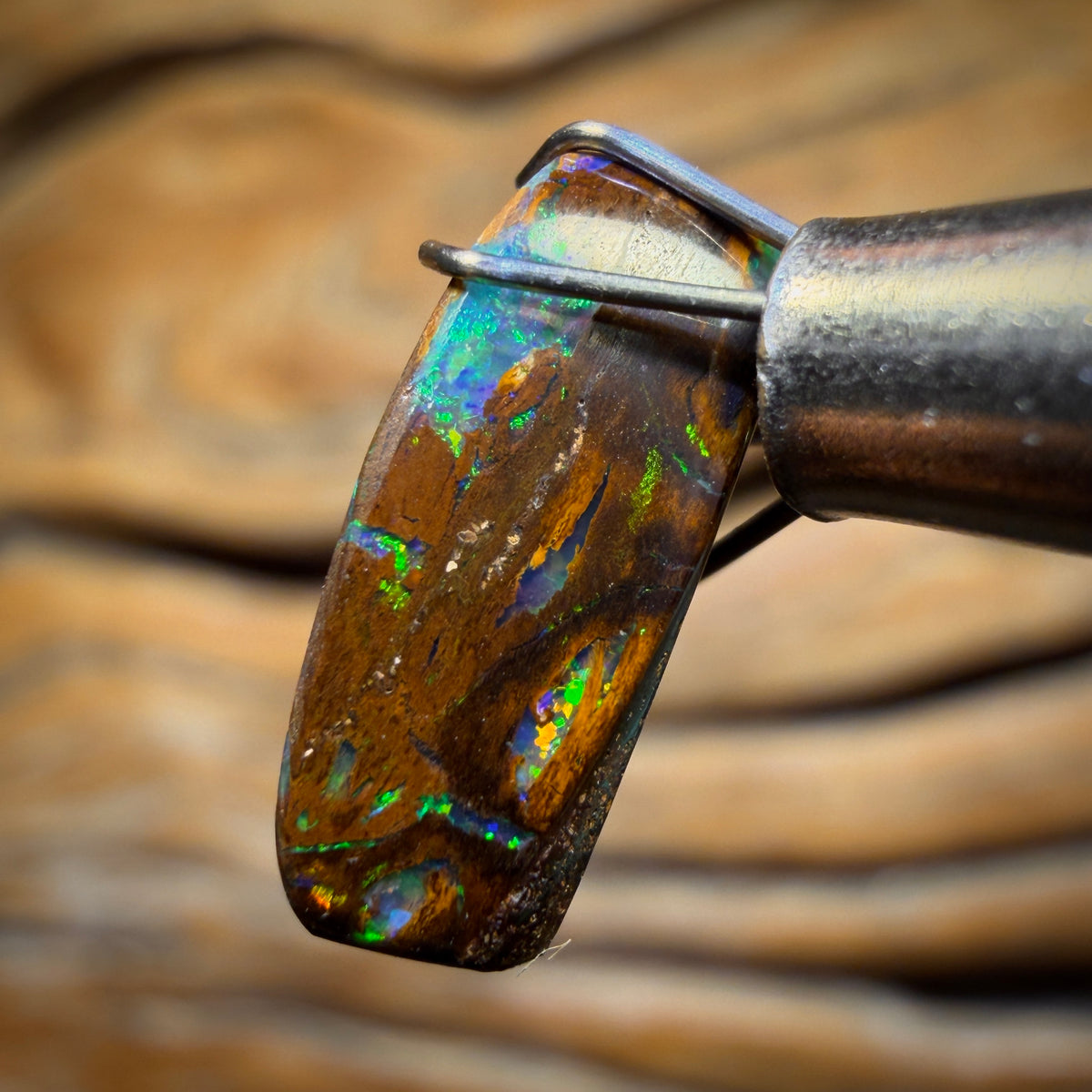 3,4 ct – Versteinertes Holz Ersatz-Boulder-Opal aus Yowah