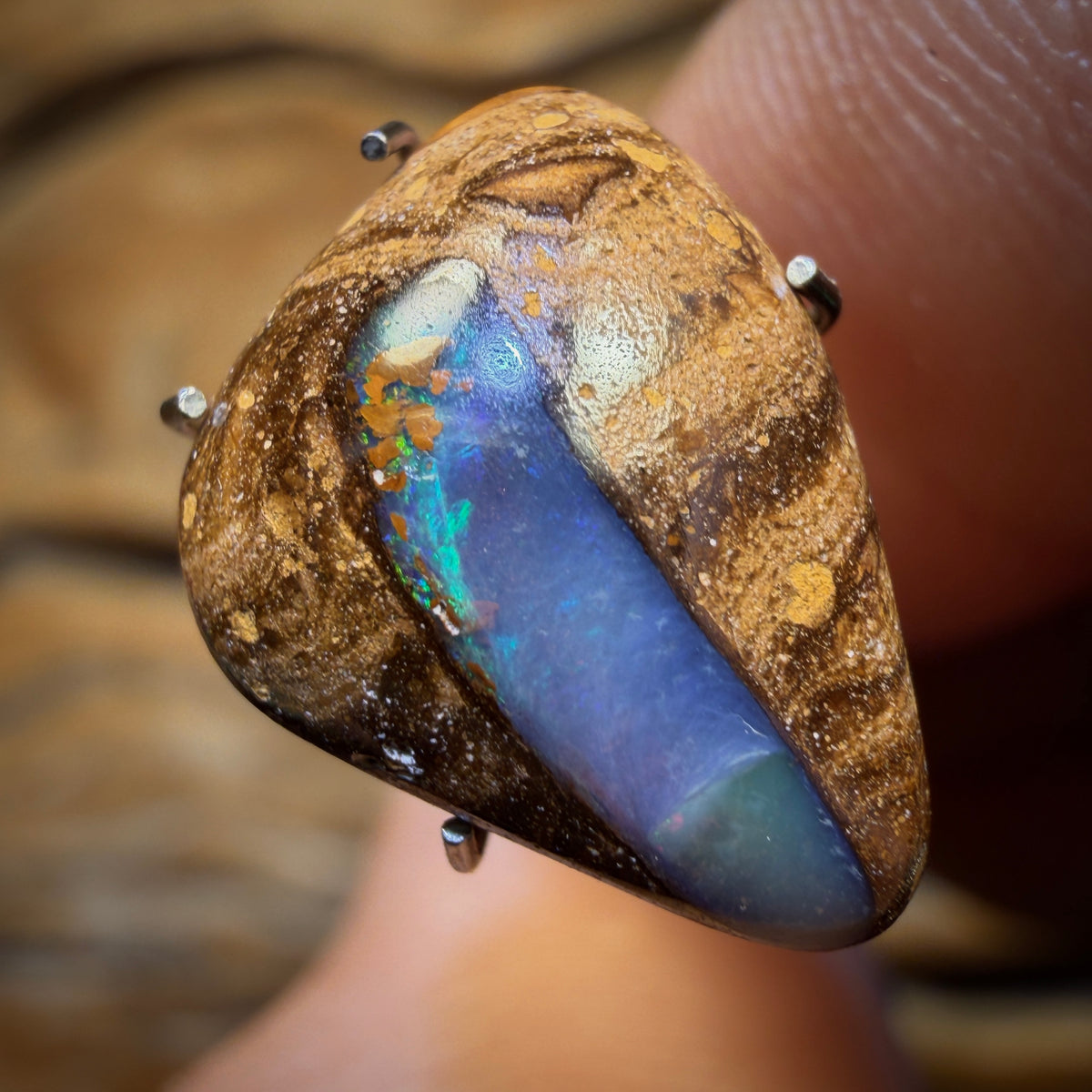 4.9cts - Australian Boulder Seam Opal