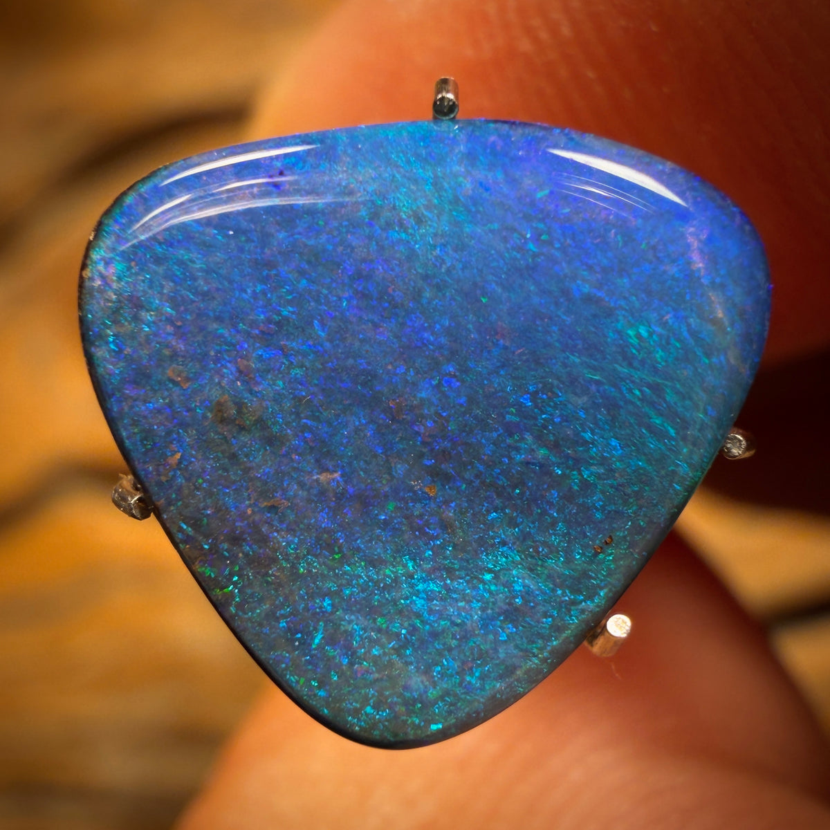 4.1cts - Queensland Boulder Seam Opal. Australian Opal