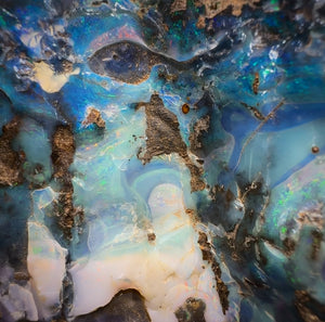 961.1g - HUGE Queensland Boulder Seam Opal Rough Specimen