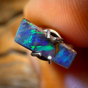 Half Price Card! 0.8cts - Queensland Boulder Seam Opal. Australian Opal Bargain