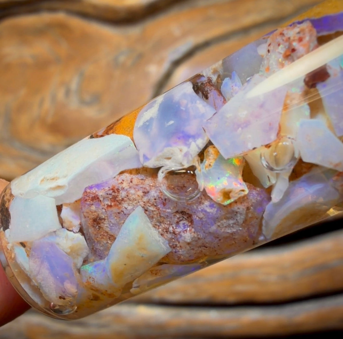 36,5 ct – Opalfläschchen aus Lightning Ridge